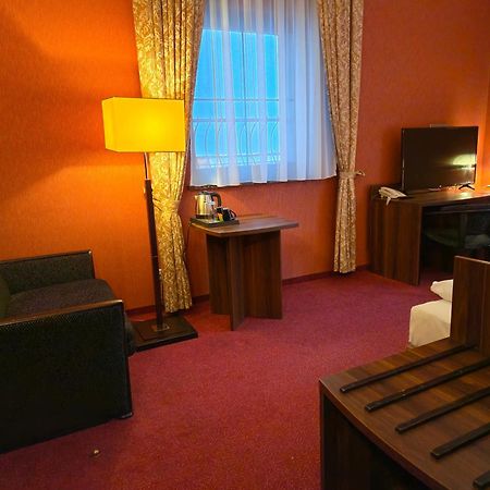 Hotel Dworski Galaktyczny Park Warzymice Luaran gambar