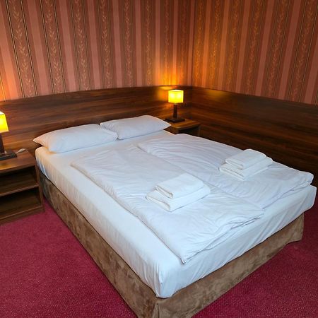 Hotel Dworski Galaktyczny Park Warzymice Luaran gambar