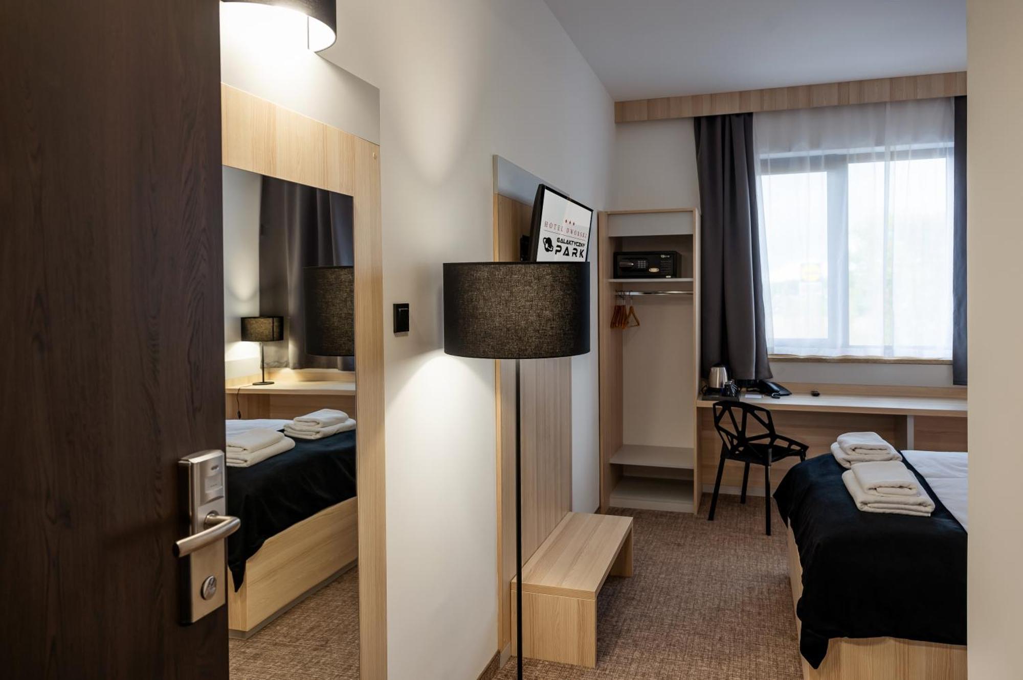 Hotel Dworski Galaktyczny Park Warzymice Luaran gambar
