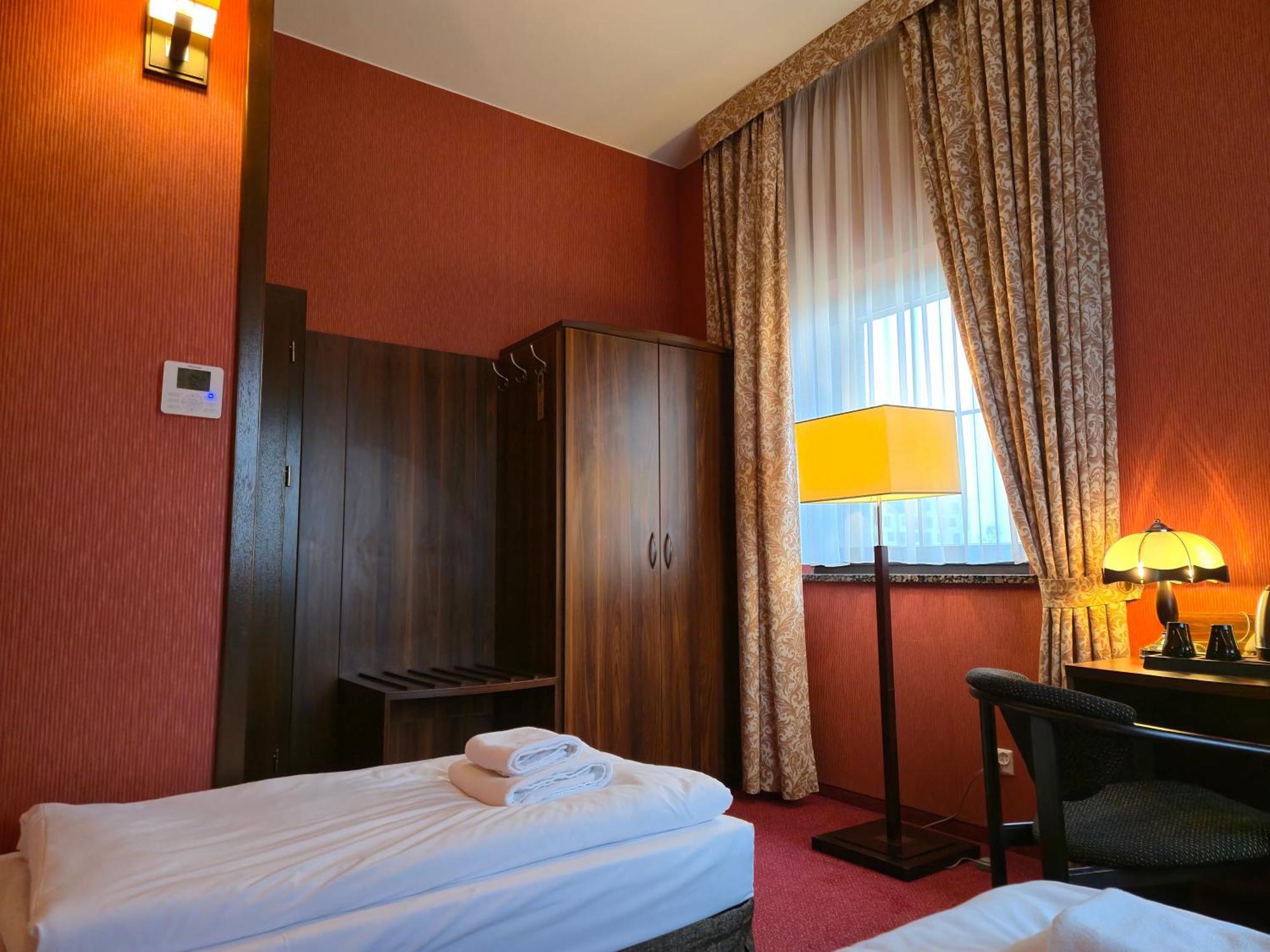 Hotel Dworski Galaktyczny Park Warzymice Luaran gambar