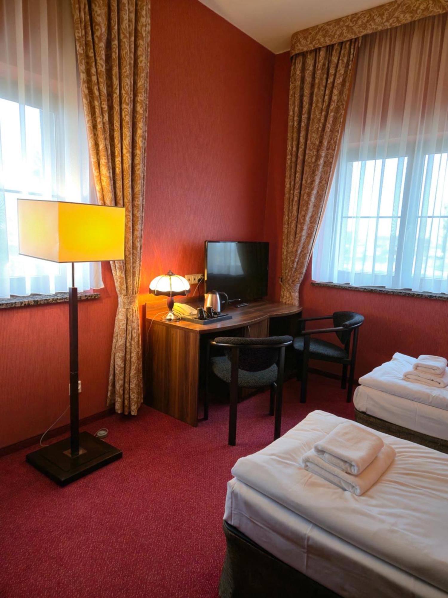 Hotel Dworski Galaktyczny Park Warzymice Luaran gambar