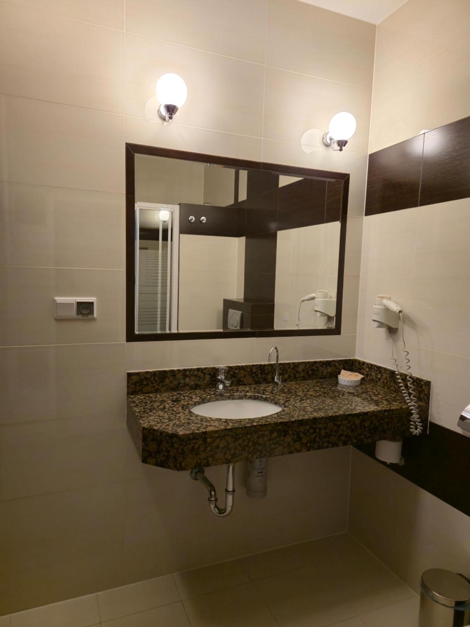 Hotel Dworski Galaktyczny Park Warzymice Luaran gambar