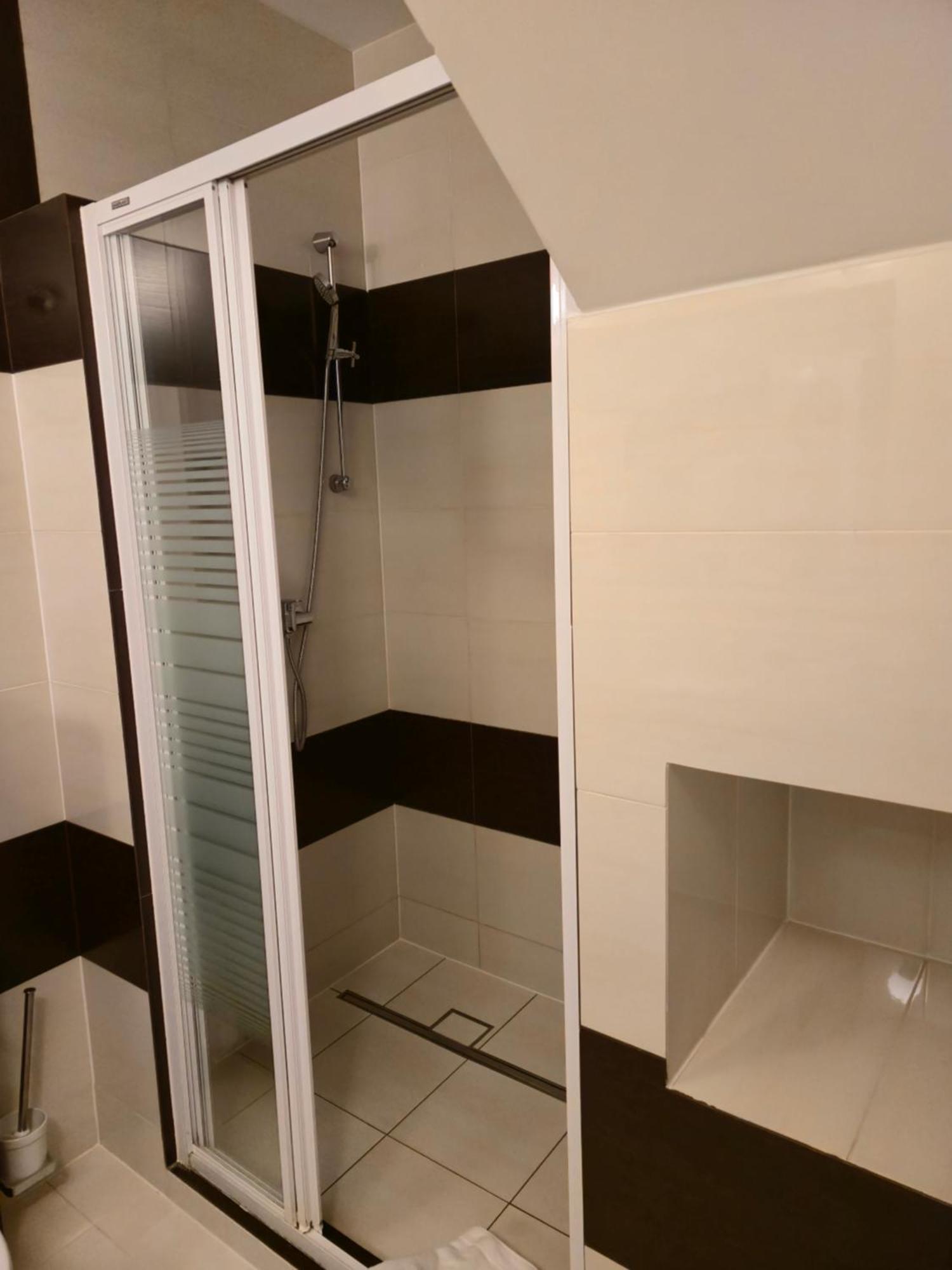Hotel Dworski Galaktyczny Park Warzymice Luaran gambar