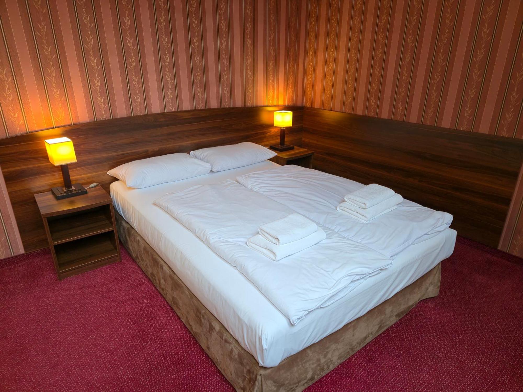 Hotel Dworski Galaktyczny Park Warzymice Luaran gambar