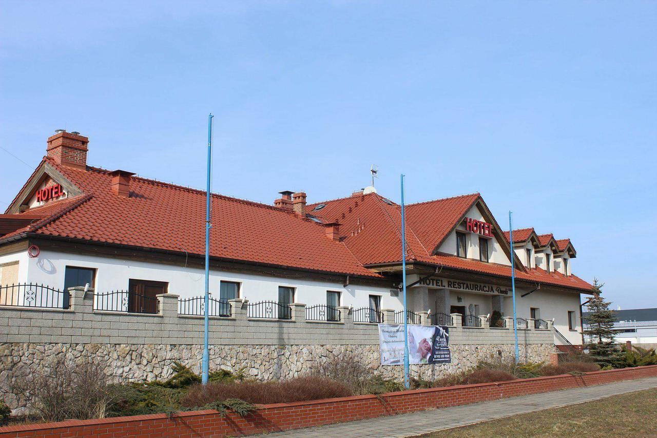 Hotel Dworski Galaktyczny Park Warzymice Luaran gambar